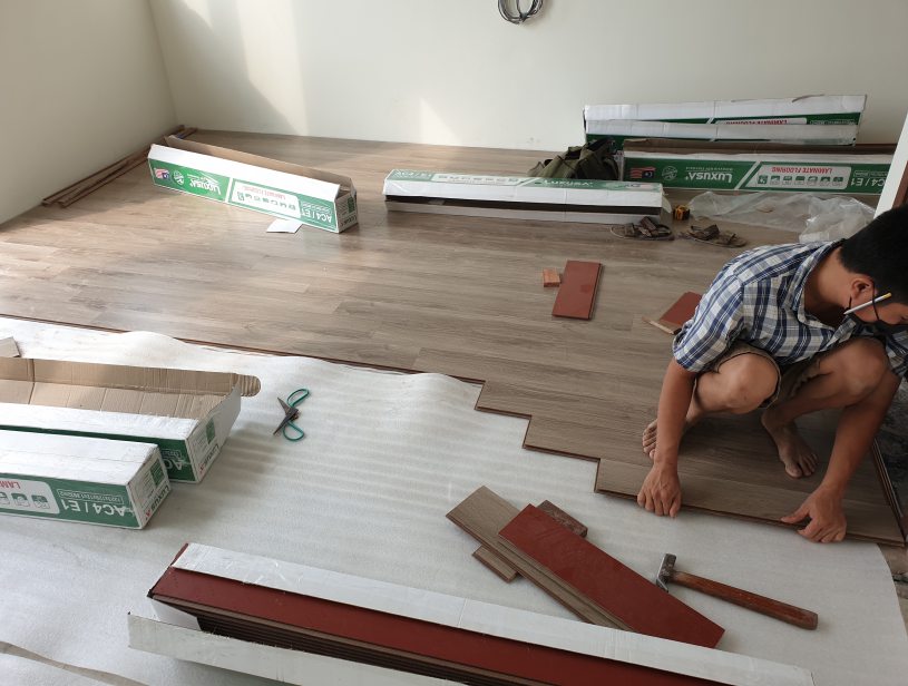 Sửa sàn gỗ công nghiệp bị ngấm nước