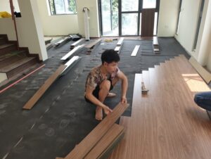 Thợ sửa sàn gỗ
