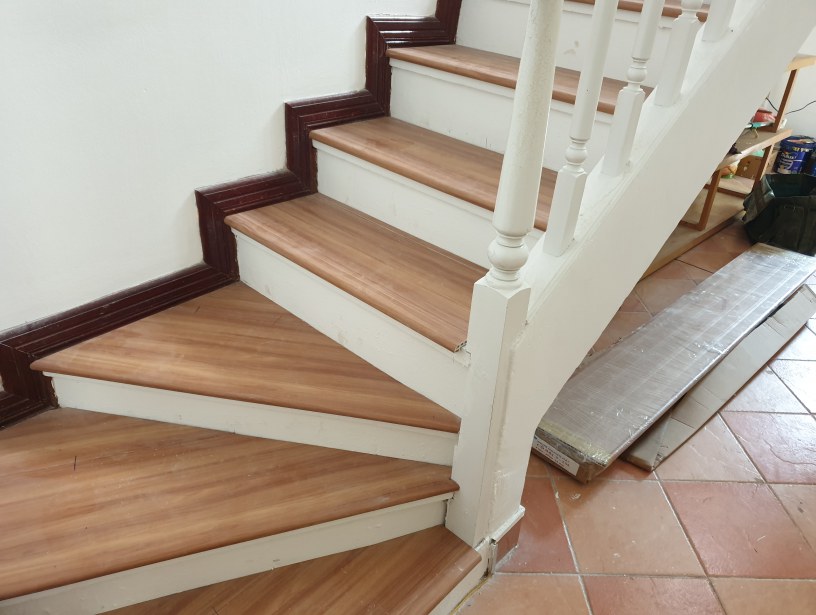 Bậc Cầu Thang Nhựa Giả Gỗ Có Bền Không