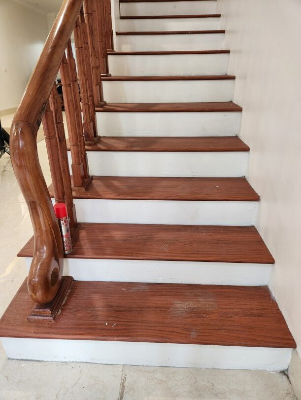 Mặt Bậc Cầu Thang Nhựa Giả Gỗ Giá Bao Nhiêu