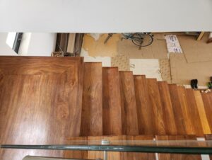 Mặt Bậc Cầu Thang Nhựa Giả Gỗ Là Gì